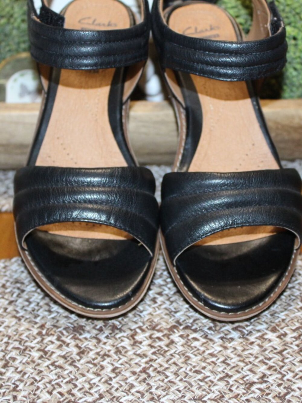 NWT Clark Hazelle Alba Quilted strap wedge sandals 9 1/2 WIDE FABULOUS!! - Picture 2 of 12